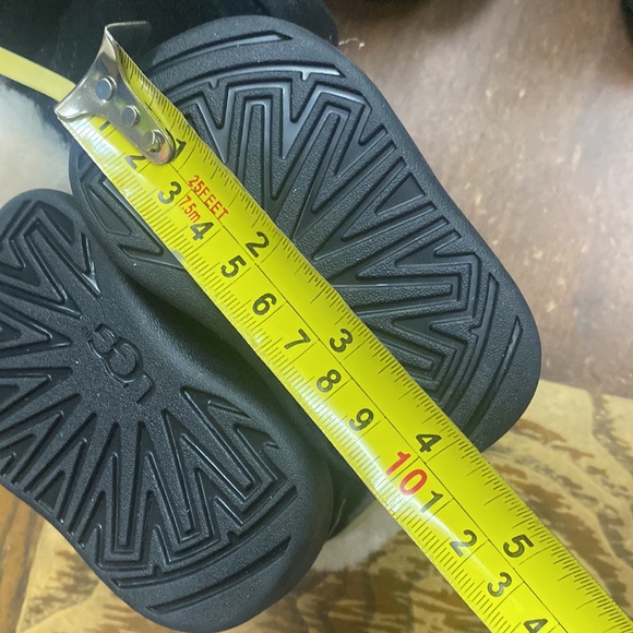 NWOB UGG kids infants boys or girls Shoes boots size 0 1 - Picture 6 of 7